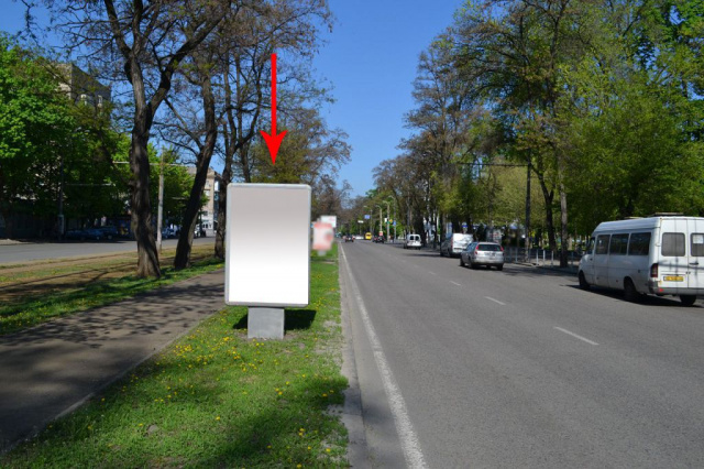 Сітілайт 1.2x1.8,  пр.Лесі Українки (пр.Пушкіна), на розподільчій алеї, від вул.А.Фабра до пр.Олександра Поля – 4-