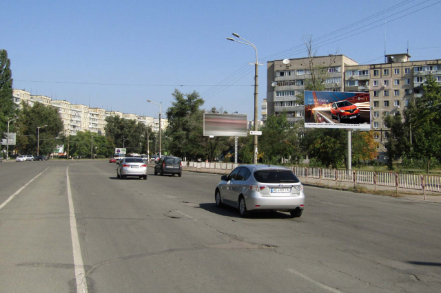 Щит 6x3,  пр.Героїв, (Через дорогу від будинку №12)