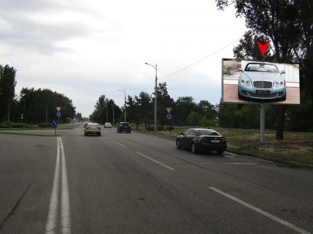 Щит 6x3,  вул.Маршала Малиновського, 21 (навпроти кола, кафе "Берег")