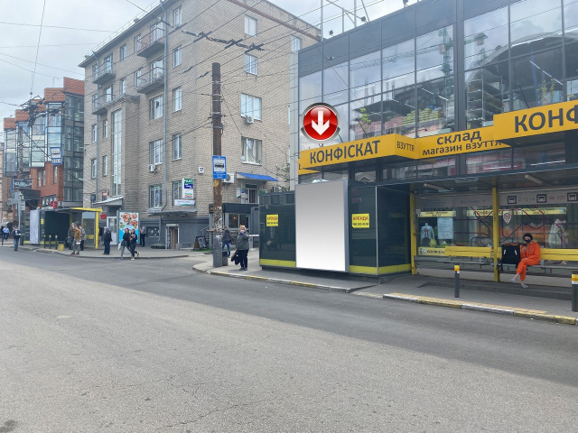 Зупинка 1.98x2.67,  Вул.Глінки, 19, поруч з KFC -1-