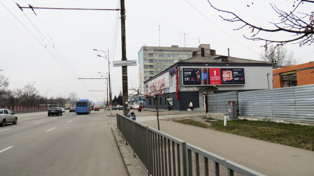Призма 12x3,  пр.Слобожанський – вул.Новоселівська, до центру, призма 12х3