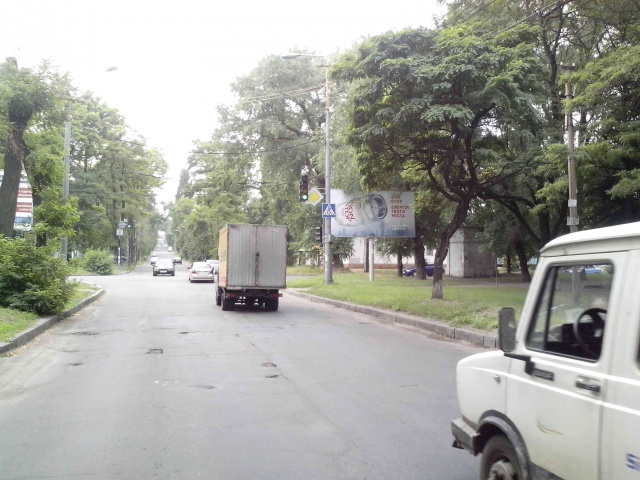 Щит 6x3,  вул.Степана Бандери (кол. Шмідта), 18 – вул.Володимира Антоновича