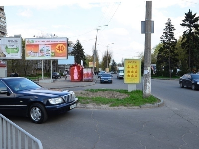 Сітілайт 1.2x1.8,  пр.Науки, 112, заїзд в "МакДональдс" (підстанція)