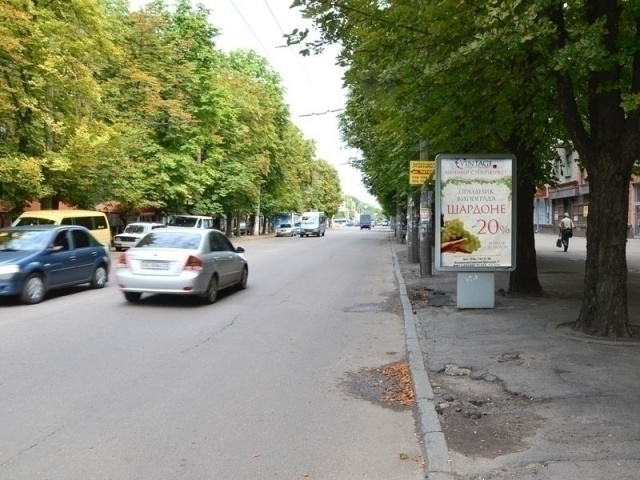 Сітілайт 1.2x1.8,  вул.Незалежності, 17 (Кіносистема СУПУТНИК)