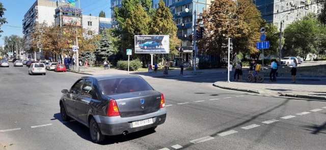 Призма 6x3,  пр.Олександра Поля – вул.Володимира Антоновича, призма