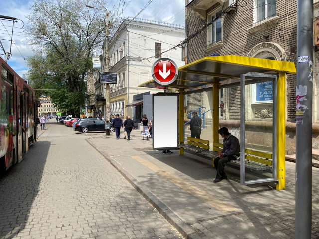Зупинка 0.92x2,  Вул.Центральна, біля буд.2/4, навпроти ТЦ ПАССАЖ