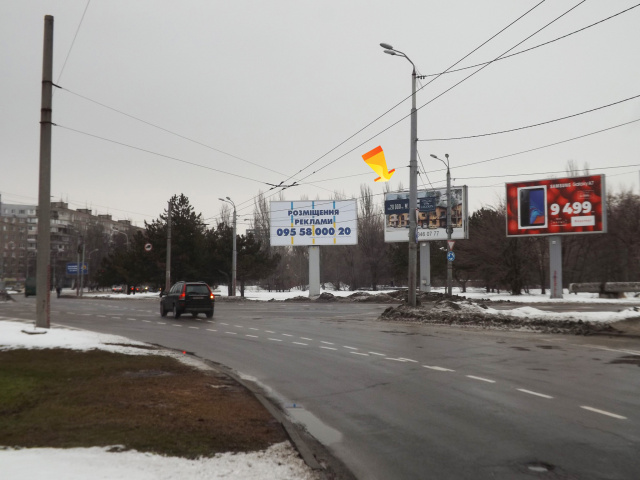 Беклайт 8x4,  вул.Набережна Перемоги – пл. Перемоги, кільце, середній, рух з пр.Героїв і вул.Космічної в центр (Беклайт 4х8)