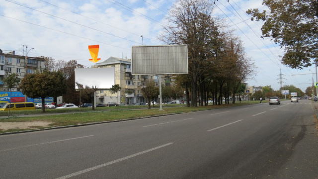 Щит 6.2x3,  пр.Олександра Поля, 76 центральна частина міста, перехрестя, світлофор, різноманітні крамниці, супермаркет, меблеві салони, потік до пр. Дмитра Яворницького