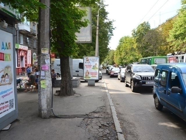 Сітілайт 1.2x1.8,  вул.Незалежності, 13, перехрестя з пр.Олександра Поля (супермаркет Сільпо)