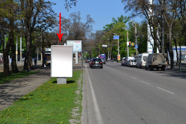 Сітілайт 1.2x1.8,  пр.Лесі Українки (пр.Пушкіна), на розподільчій алеї, від вул.А.Фабра до пр.Олександра Поля – 6-