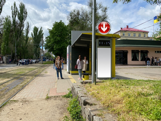 Зупинка 0.74x1.58,  Пл.Соборна, біля буд.14Г, лікарня Мечникова