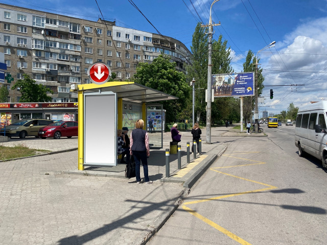 Зупинка 0.98x1.98,  Вул.Набережна Перемоги, 102 Д, перед кільцевою розв'язкою