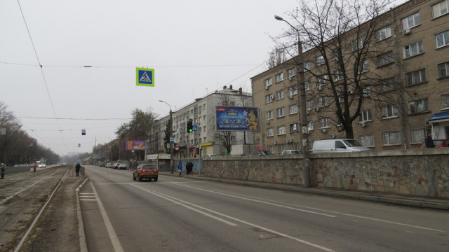 Призма 6x3,  пр.Богдана Хмельницького, буд.№14, маг."Атлант"