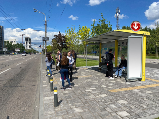 Зупинка 0.74x1.98,  Вул.Набережна Перемоги, навпроти буд.44/3, перед вул.Мандриківська