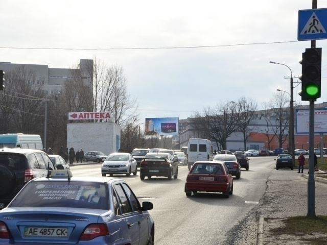 Щит 6x3,  вул.Космічна, р-н обласної лікарні, за світлофором, рух вгору