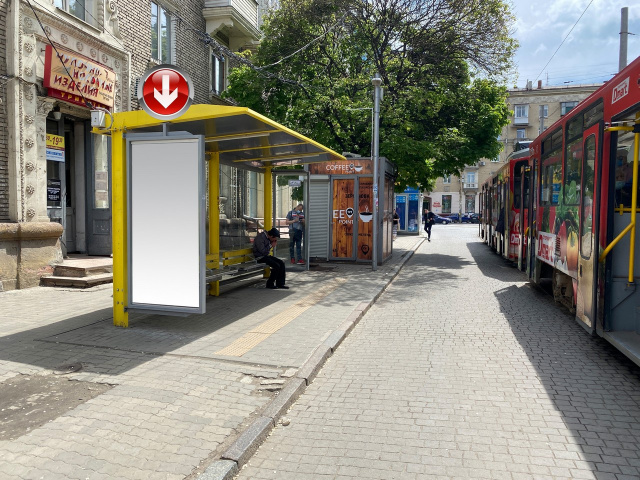 Зупинка 0.92x2,  Вул.Центральна, біля буд.2/4, навпроти ТЦ ПАССАЖ
