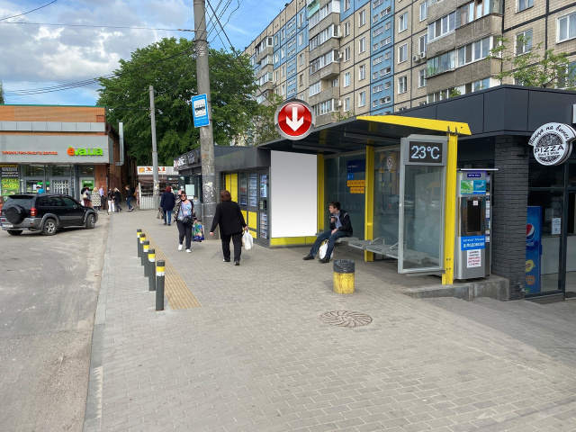 Зупинка 1.3x1.84,  пров. Штурманський, біля буд.7, магазин Ева. Парус