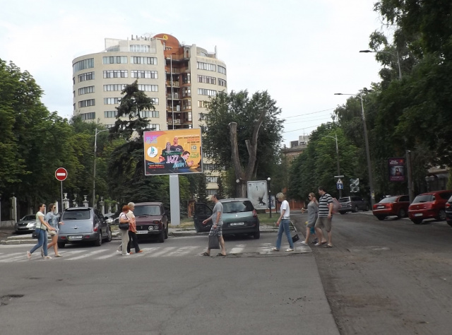 Цифрова панель 3.2x2.4,  пл. Шевченко (центральний вхід парк Шевченко)