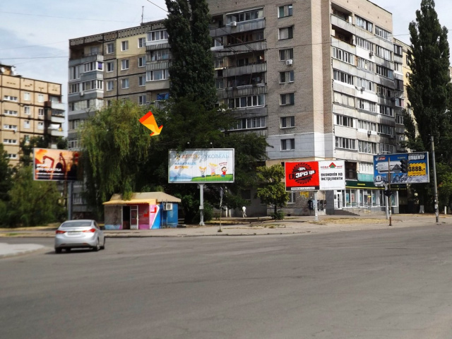Призма 6x3,  пр.Героїв (пошта) бул.Слави