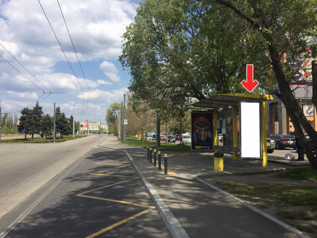 Зупинка 0.75x2,  Вул.Маршала Малиновського, біля буд.2