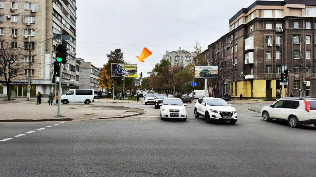 Призма 6x3,  пр.Олександра Поля, 12 – вул.В.Антоновича