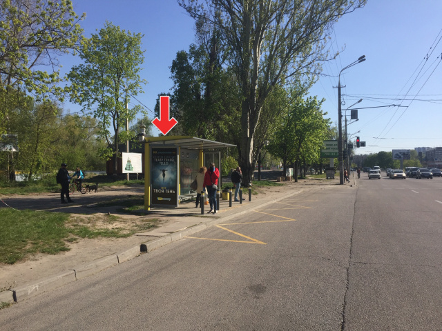 Зупинка 0.98x1.98,  Вул.Набережна Перемоги, навпроти буд.100
