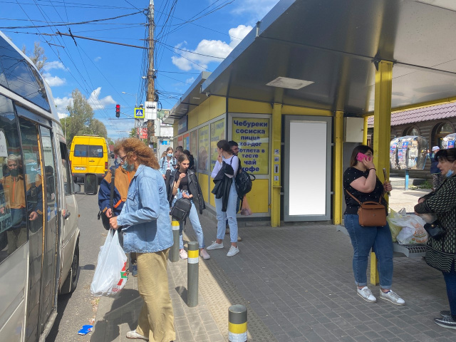 Зупинка 0.79x1.86,  Вул.Панікахи, 15, поруч з ТЦ ТЕРРА