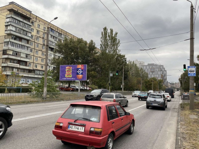 Щит 6x3,  вул. Набережна Перемоги, 120