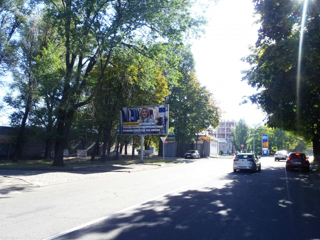 Щит 6x3,  пр.Пилипа Орлика, за АЗС, в бік пр.Богдана Хмельницького