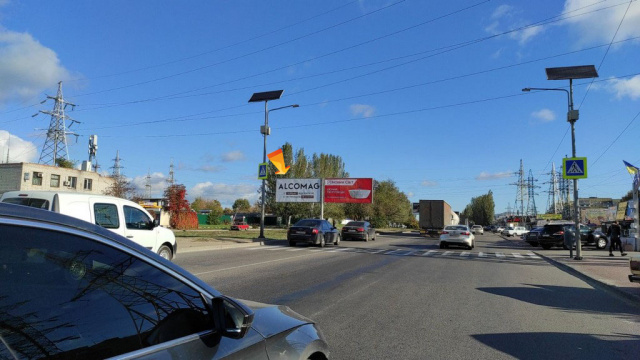 Щит 6x3,  Донецьке шосе – вул.Березинська (перед поворотом на ТРЦ Караван), рух до Каравану, ліворуч