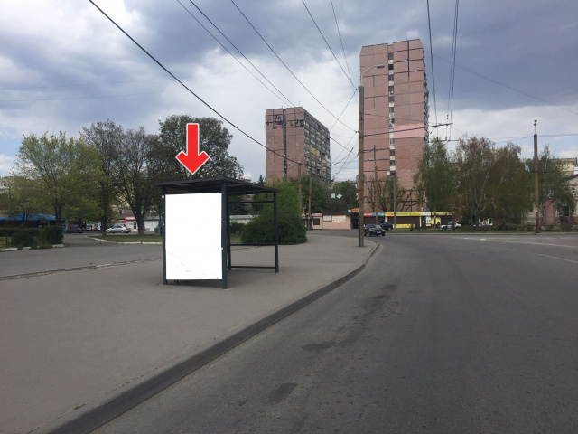 Зупинка 1.65x2.05,  У районі Вул.Янтарної, буд.2, біля кругового руху, поруч дитячий центр та аквапарк