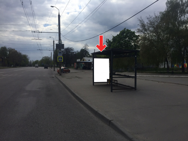 Зупинка 1.65x2.05,  У районі Вул.Янтарної, буд.2, біля кругового руху, поруч дитячий центр та аквапарк
