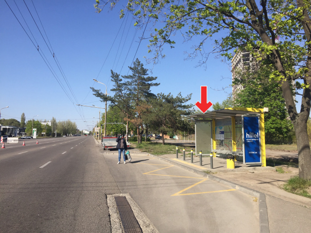 Зупинка 0.98x1.98,  Вул.Набережна Перемоги, навпроти буд.26