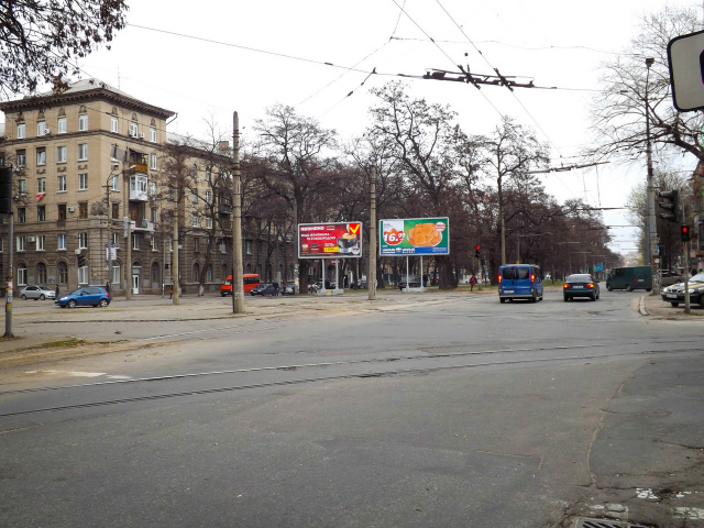 Щит 6x3,  пр.Лесі Українки (пр.Пушкіна) – вул.Савченка, в центр