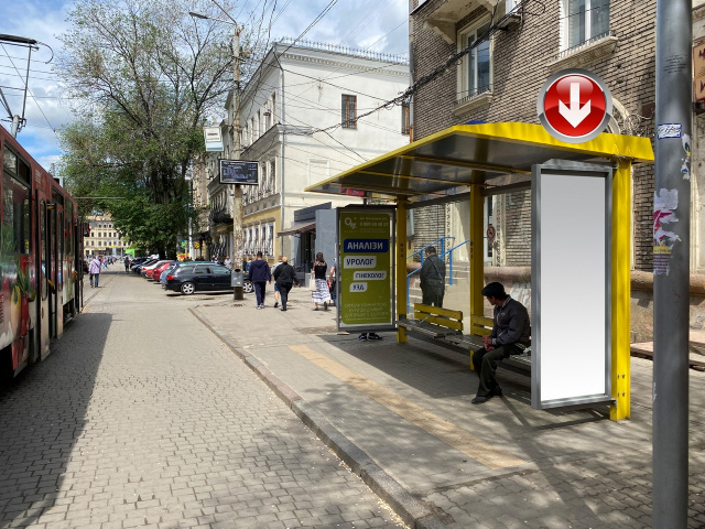 Зупинка 0.73x2,  Вул.Центральна, біля буд.2/4, навпроти ТЦ ПАССАЖ